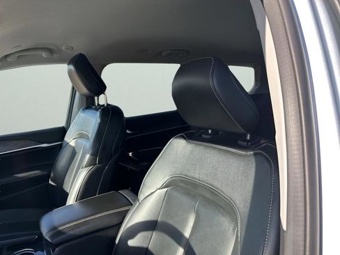 Used 2022 Jeep Grand Cherokee L Limited w/ Black Appearance Package image 27