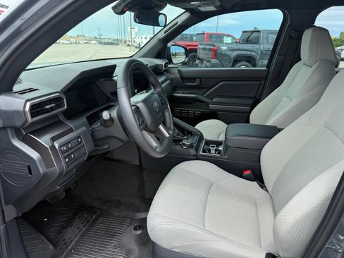 Used 2025 Toyota 4Runner SR5 AWD/4WD image 8