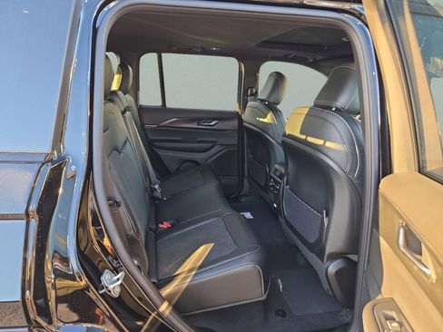 New 2025 Jeep Grand Cherokee Altitude RWD image 27
