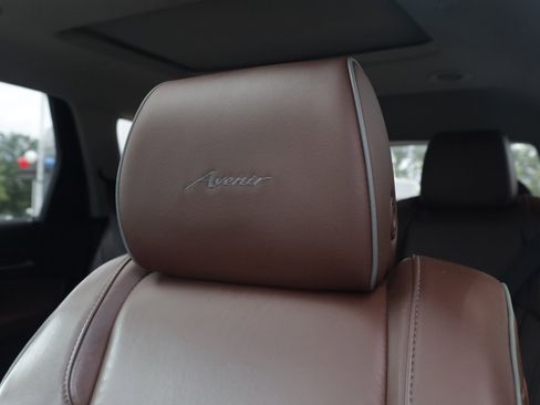 Used 2019 Buick Enclave Avenir w/ Avenir Technology Package AWD/4WD image 18