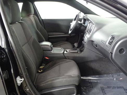 Used 2019 Dodge Charger SXT image 14