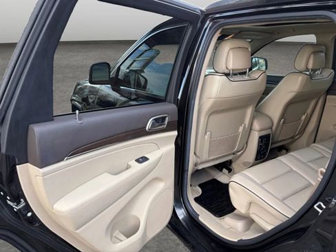 Used 2014 Jeep Grand Cherokee Overland w/ Advanced Technology Group image 12