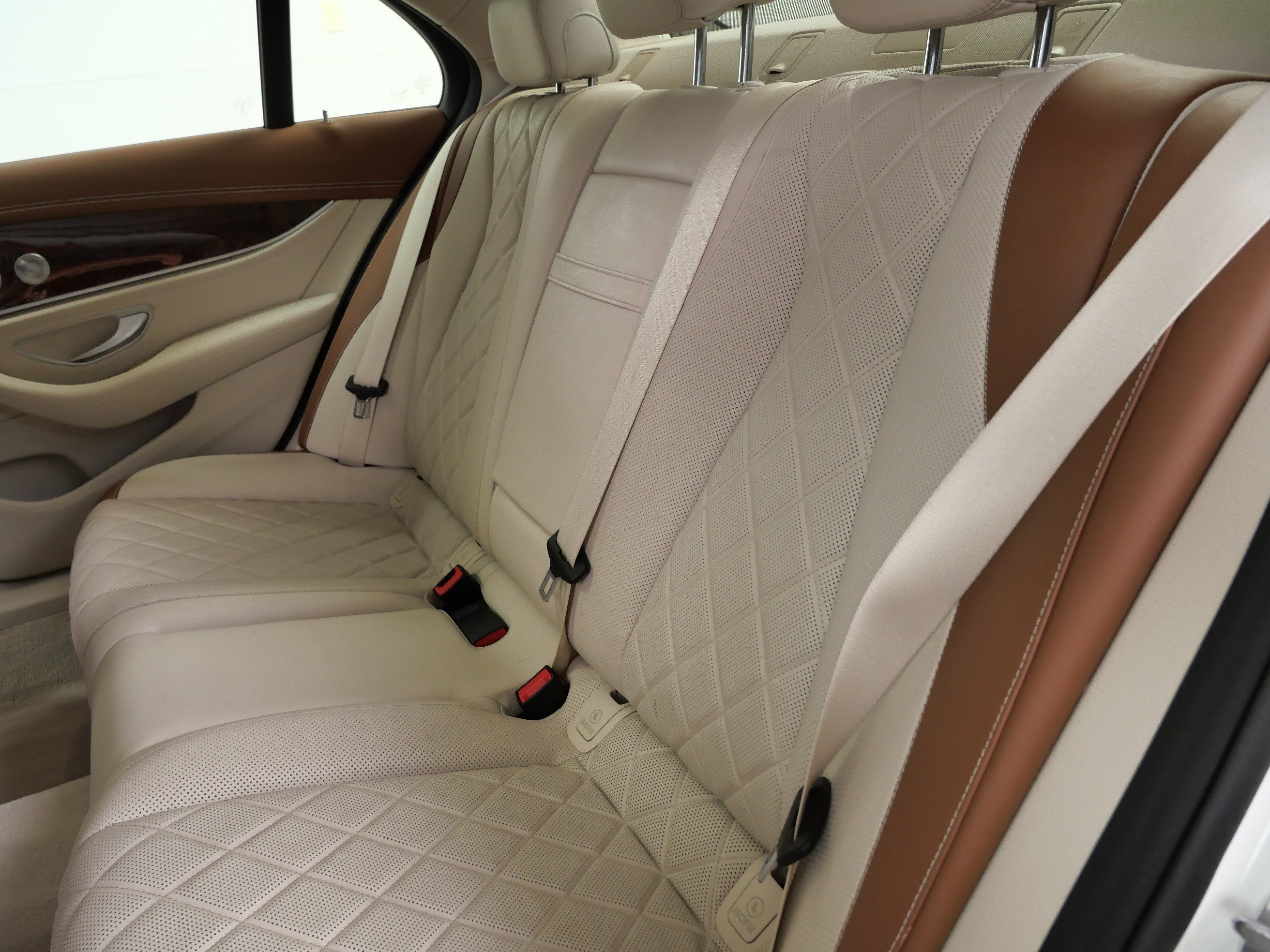 Used 2018 Mercedes-Benz E 300 image 16