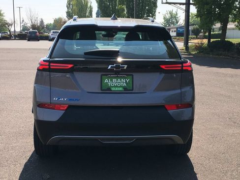 Used 2022 Chevrolet Bolt EUV Premier w/ Sun & Sound Package FWD image 5