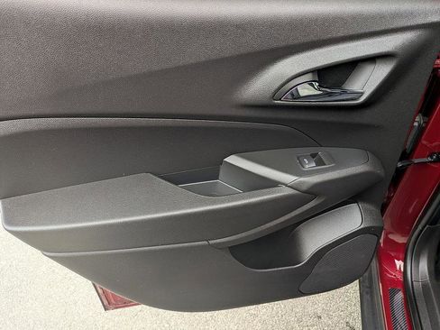 Certified 2025 Chevrolet Trax RS w/ Sunroof Package image 25