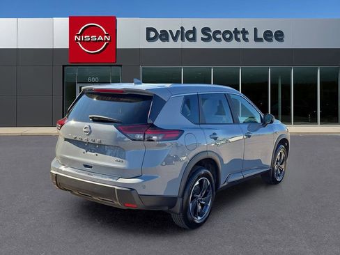 Used 2026 Nissan Rogue SV w/ SV Premium Package image 6