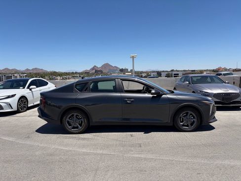 Used 2025 Kia K4 FWD image 3