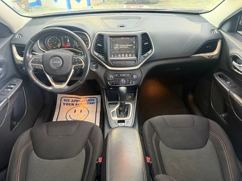 Used 2016 Jeep Cherokee Latitude FWD image 24