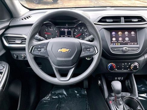 Used 2022 Chevrolet TrailBlazer LT w/ Driver Confidence Package image 4