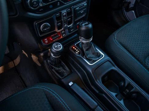 Used 2024 Jeep Wrangler Unlimited Rubicon 4xe image 24