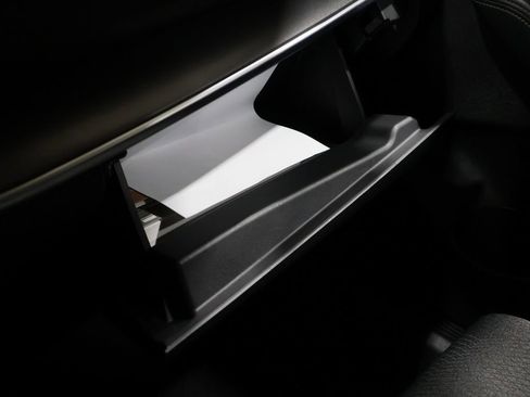 Used 2024 Nissan Rogue SV image 36