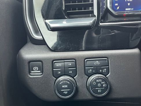 Used 2024 Chevrolet Silverado 1500 LT Trail Boss w/ Protection Package image 28