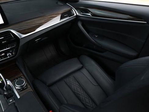 Used 2021 BMW 530i w/ Convenience Package image 25