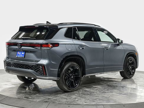 Used 2025 Volkswagen Tiguan SE R-Line image 7