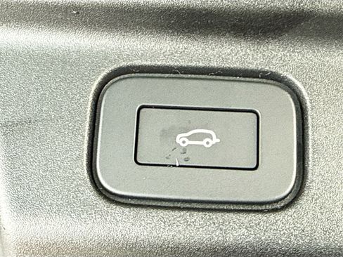 New 2026 Land Rover Range Rover SE image 12