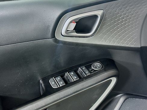 Used 2025 Kia Soul LX w/ LX Technology Package FWD image 15