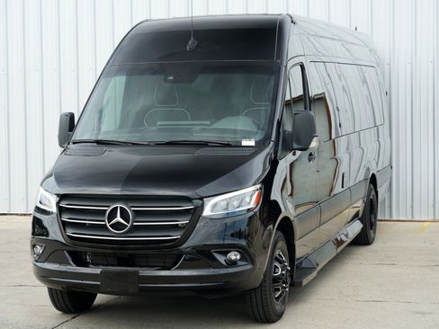 Used 2023 Mercedes-Benz Sprinter 3500 image 93