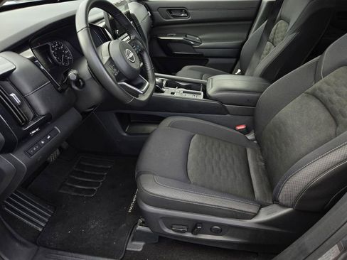 Certified 2025 Nissan Pathfinder SV image 19