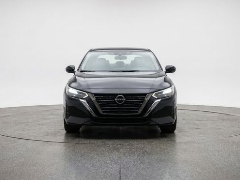 Used 2025 Nissan Sentra SV image 2