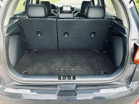 Used 2021 Hyundai Venue FWD image 24