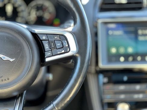 Used 2017 Jaguar F-PACE R-Sport image 34