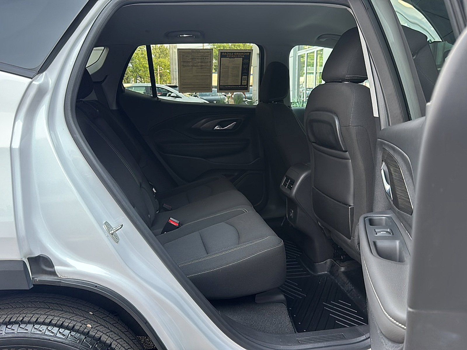 Used 2024 GMC Terrain SLE FWD image 18