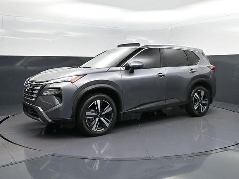 Used 2024 Nissan Rogue SL w/ SL Premium Package image 3