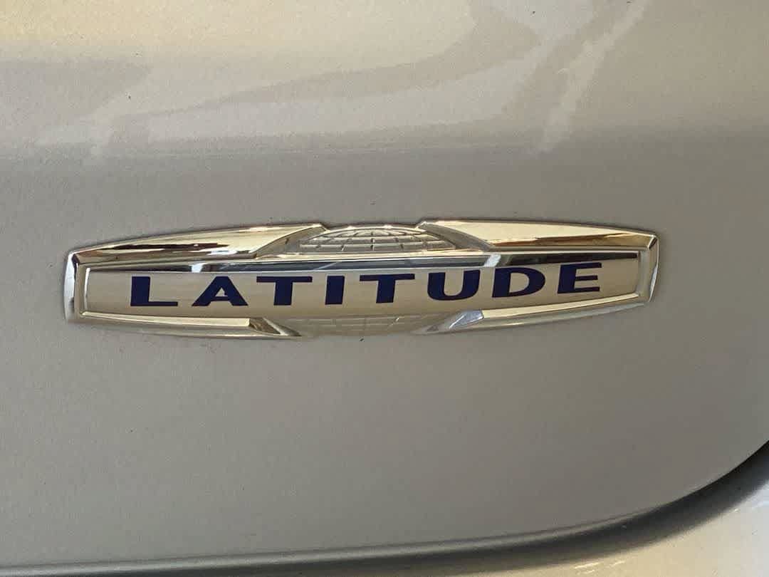Used 2024 Jeep Compass Latitude AWD/4WD image 12