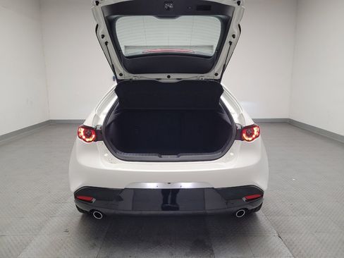 Used 2020 MAZDA MAZDA3 Hatchback w/ Preferred Package image 29