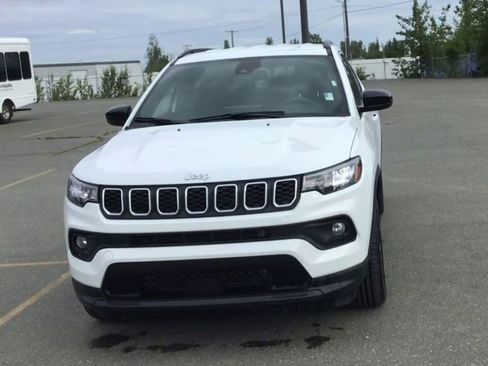 Certified 2024 Jeep Compass Latitude image 3