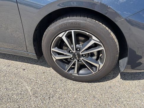 Used 2024 Kia Forte LXS FWD image 28