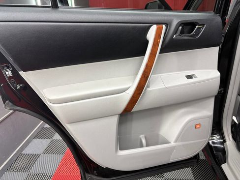 Used 2013 Toyota Highlander Limited image 10