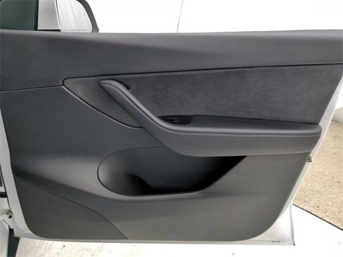 Used 2020 Tesla Model Y Performance image 39