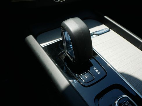 Certified 2025 Volvo XC60 B5 Plus AWD/4WD image 21