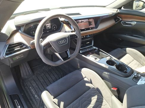 Used 2023 Audi e-tron GT Prestige w/ Prestige Package image 5