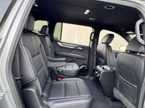 Used 2024 GMC Acadia Elevation image 30