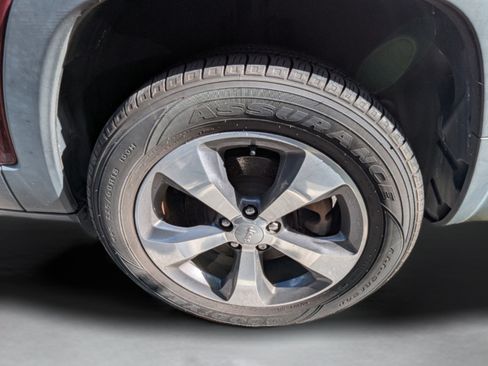 Used 2019 Jeep Cherokee Limited AWD/4WD image 24
