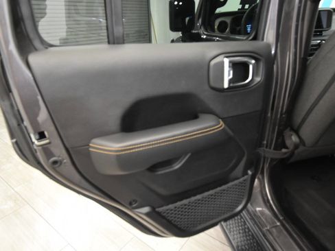 Used 2025 Jeep Wrangler Unlimited Sahara image 15