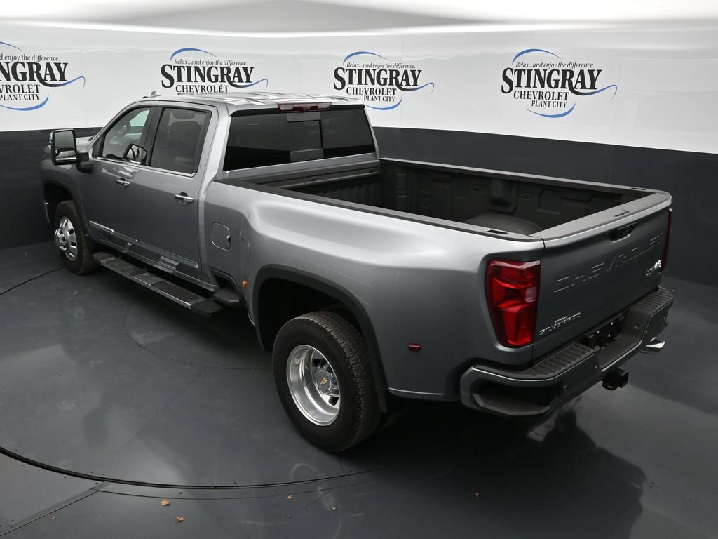 Used 2026 Chevrolet Silverado 3500 High Country w/ Technology Package AWD/4WD image 22