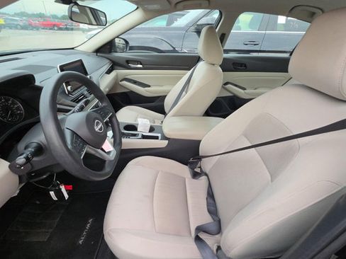 Used 2025 Nissan Altima 2.5 SV FWD image 4
