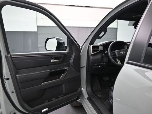 Used 2025 Toyota Tundra Limited image 8