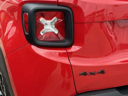 Used 2023 Jeep Renegade Latitude AWD/4WD image 6