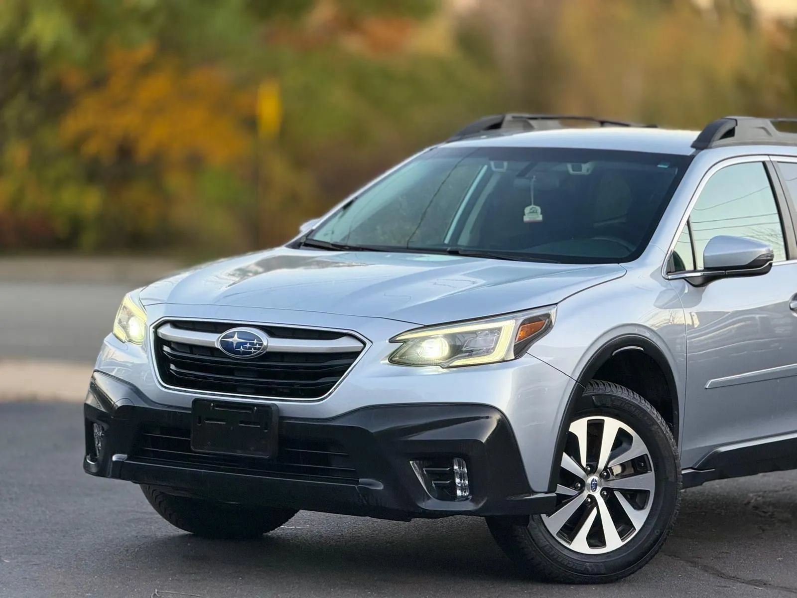 Used 2020 Subaru Outback Premium AWD/4WD image 2