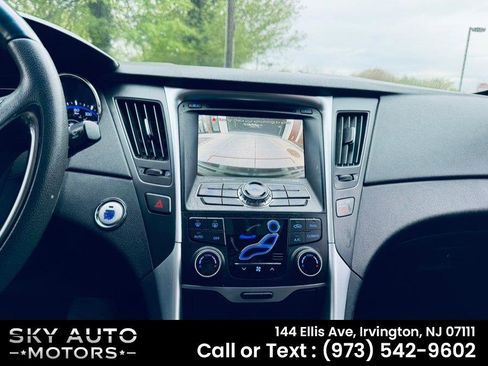 Used 2012 Hyundai Sonata SE w/ Navigation & Sunroof Pkg FWD image 17