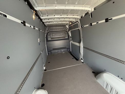Used 2025 Mercedes-Benz Sprinter 2500 image 22