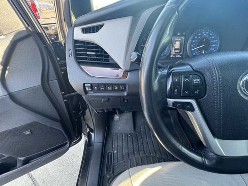 Used 2020 Toyota Sienna Limited Premium w/ Carpet Mat Package image 16