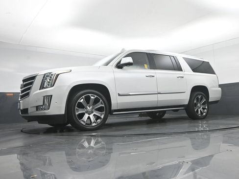 Used 2019 Cadillac Escalade ESV Luxury AWD/4WD image 67