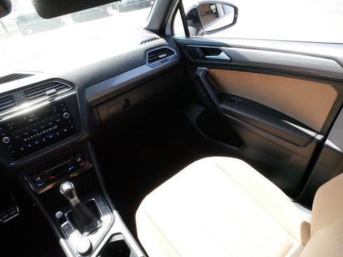 Certified 2022 Volkswagen Tiguan SE R-Line image 11