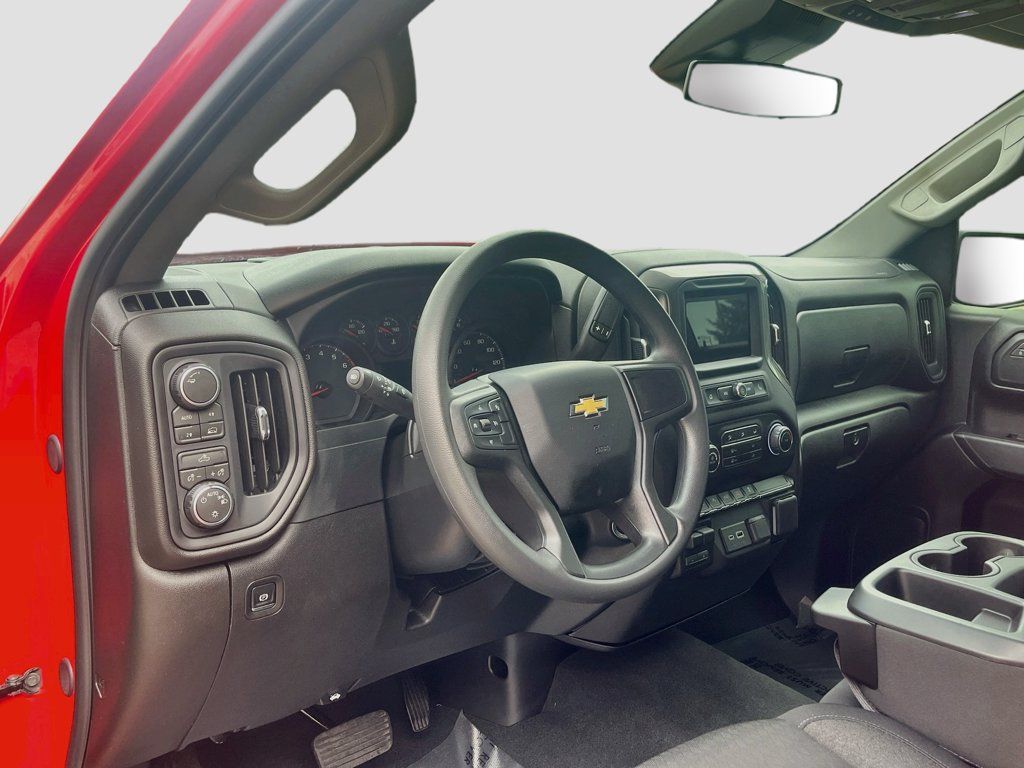 Used 2026 Chevrolet Silverado 1500 Custom w/ Turbomax Blackout Package AWD/4WD image 9