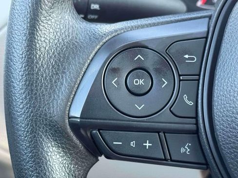 Used 2022 Toyota Corolla Cross L image 18